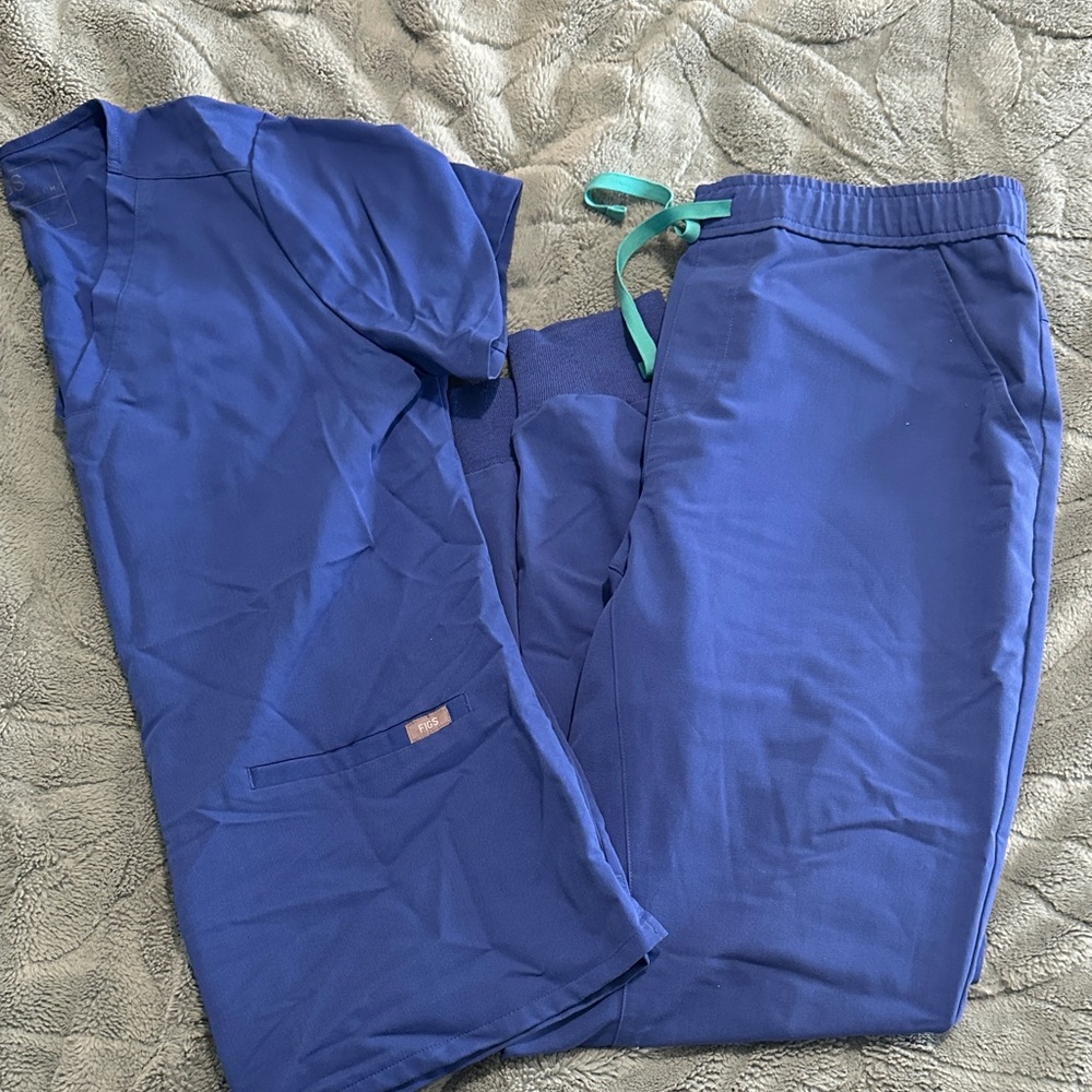 EUC Figs Scrubs Set